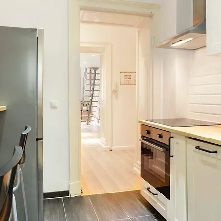 Industrial Style Self Checkin Street Parking * Berlín