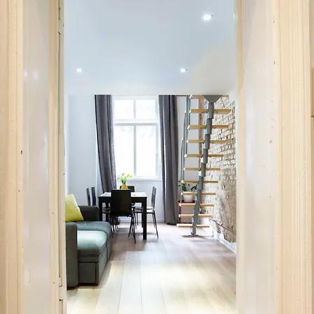 Industrial Style Self Checkin Street Parking Apartment