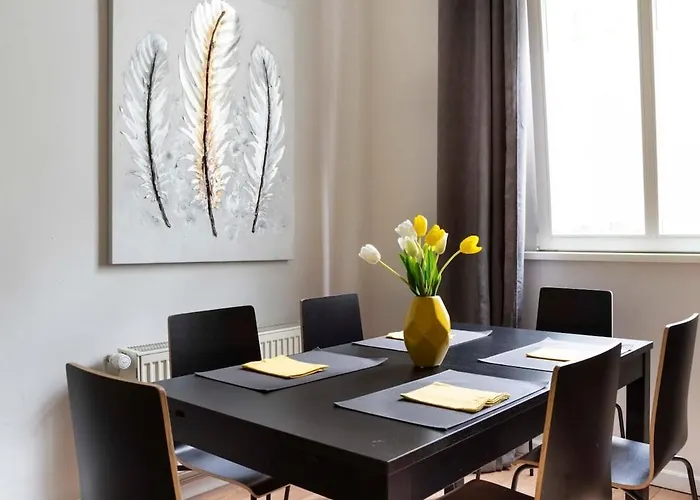 Industrial Style Self Checkin Street Parking Apartament