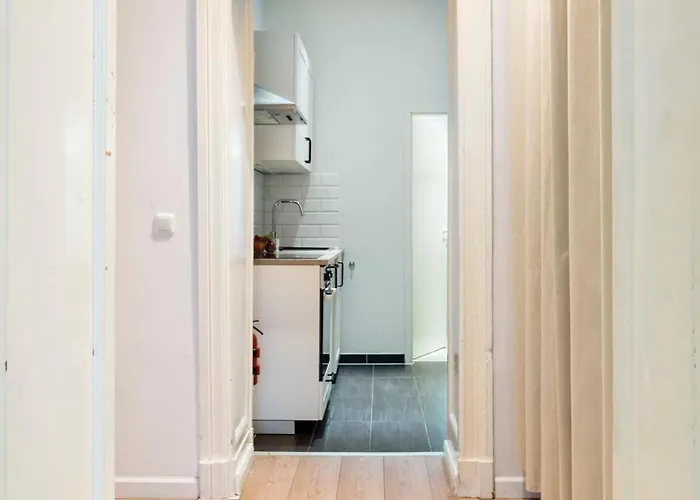 Industrial Style Self Checkin Street Parking アパート